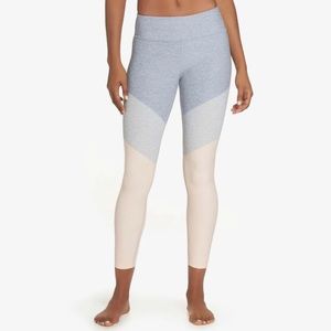 Outdoor Voices Colorblock Springs 7/8 leggings Gray/Pink. 💗